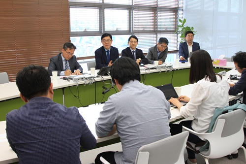 신세계인터코스코리아(대표 김왕배)는 지난 30일 화장품 업계 전문기자들과 오산뷰티허브에서 간담회를 열고 글로벌 기업인 인터코스와 오산뷰티허브를 기반으로 한 국내외 사업 현황과 비전에 대해 소개하는 시간을 가졌다.