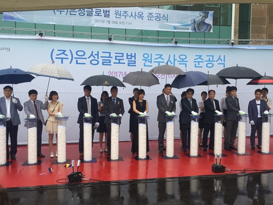 국내 메디컬 에스테틱 기기 전문기업 ㈜은성글로벌(대표 이기세)은 지난 7월 28일 강원도 원주시 지장면 소재 원주기업도시에 원주 사옥과 공장 준공식을 개최하며 글로벌 시장으로의 확대를 선언했다.