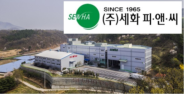 토털 헤어케어 전문 기업 세화피앤씨가 지난 19일 코스닥 시장에 입성, 글로벌 기업으로서의 성장동력을 확보했다. 사진은 세화피앤씨 공장 전경과 CI.