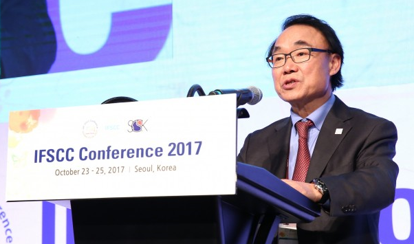 IFSCC 신임회장에 취임한 강학희 대한화장품학회장