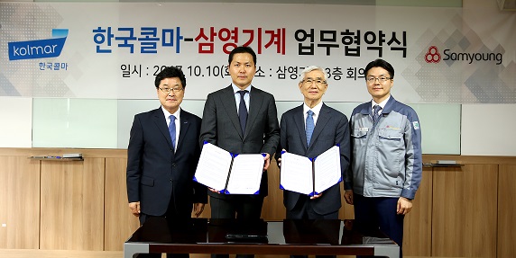 한국콜마가 삼영기계와 손잡고 화장품 업계 최초로 4차 산업혁명의 대표기술인 3D 프린팅을 활용한 화장품 제조에 본격적으로 나선다. 사진 왼쪽부터 허용철 화장품 제조부문 사장, 윤상현 한국콜마 대표이사 사장, 한금태 삼영기계 대표.