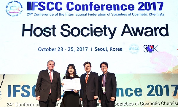 대회 마지막 날 아모레퍼시픽 고은비 연구원은 ‘호스트 소사이어티 어워드’(Host Society Award)를 수상했다.