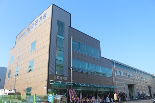 20여년 간 이화학 기계로 업계를 선도하고 있는 효진기공이 인천 검단 지역에 새둥지를 틀며 세계 시장으로의 비상을 위한 날갯짓을 시작했다. 사진은 효진기공 인천 검단 신사옥 겸 신공장.