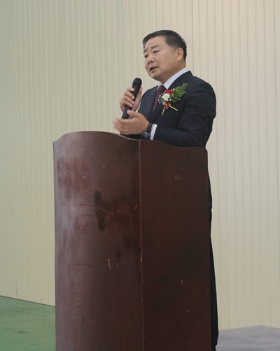 송진욱 효진기공 대표는 인사말을 통해 “많은 어려움과 우여곡절 속에서도 오늘 신공장 준공식을 열게돼 감개무량하다. 오늘 이 자리에 참석해주신 많은 내빈들의 도움과 관심 덕에 신공장을 완공하게 됐다”고 소회를 밝혔다.