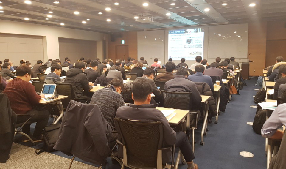 6일 오후 서울 중구 대한상공회의소에서는 '2018 유통산업 전망 세미나'가 열렸다. 6일 오후 서울 중구 대한상공회의소에서 열린 '2018 유통산업 전망 세미나'