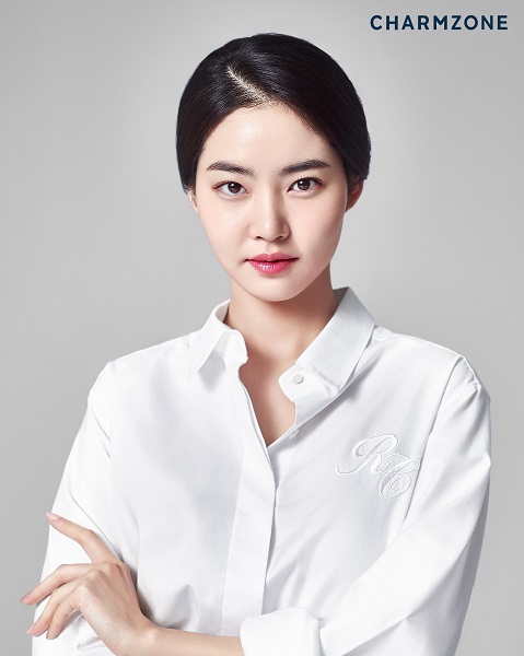 참존의 새 얼굴로 브랜드 전략의 전면에 나서게 된 배우 황승언.
