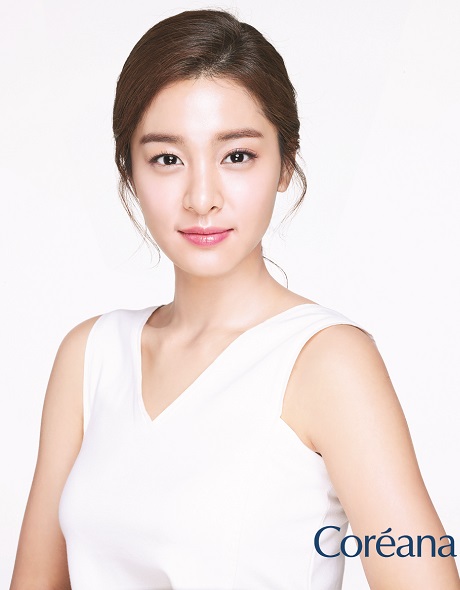 코리아나화장품의 새 얼굴이 된 배우 설인아.