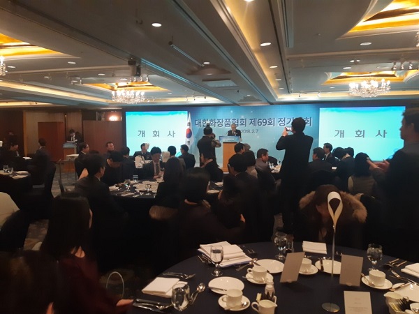 대한화장품협회는 오늘(7일) 롯데호텔 사파이어볼룸에서 제 69회 정기총회를 열고 4대 중점 사업계획과 24억7천만 원의 올해 예산을 통과시켰다.