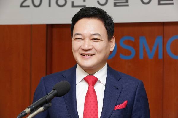 양창수 (주)코스모코스 신임 대표이사 사장이 오늘 취임식을 가지고 일등상품 개발과 고객 커뮤니케이션 강화를 통한 지속 성장을 다짐했다.
