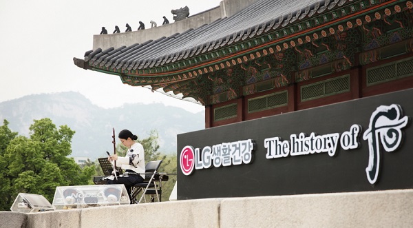 궁중화장품 브랜드 더 히스토리 오브 후가 경북궁에서 궁중 문화캠페인을 개최, 우리나라 궁중문화의 아름다움을 알리는데 앞장서고 있다.