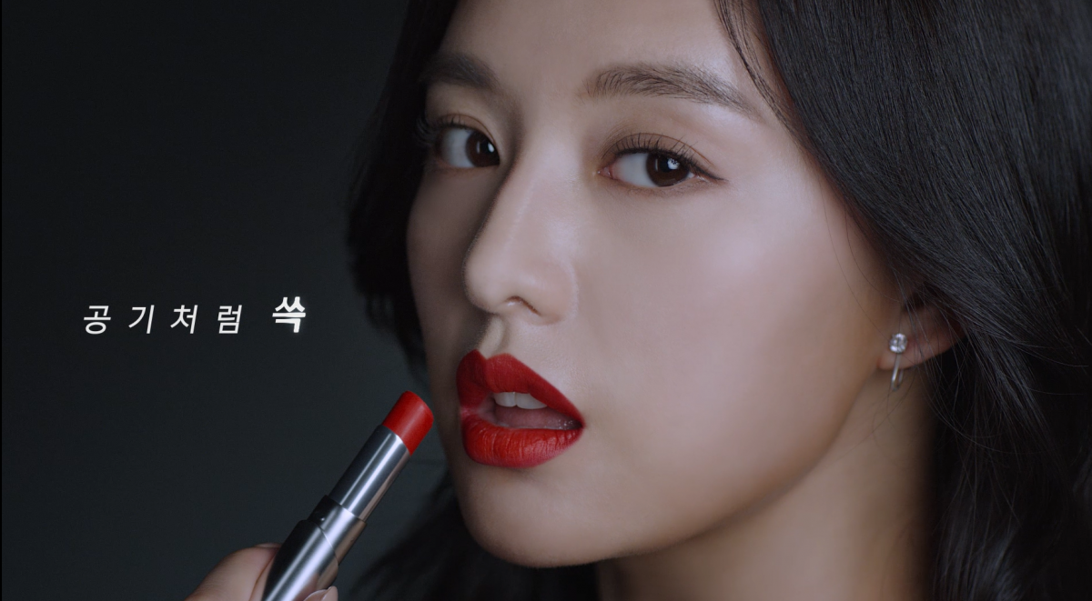 메이크업 브랜드 메이크힐이 배우 김지원·지우, 모델 이셋별과 함께 에어젯 벨벳 립스틱 광고를 촬영했다.