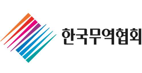한국무역협회 베이징지부가 최근 발표한 중국 업종별 CFDA 인증제도 변화 동향 자료에 따르면 지난해 중국 정부가 수입 화장품의 시장진출 편의를 위해 상하이 푸동 지역에서 시범 실시한 등록제를 올해는 10개 자유무역구로 확대 시행한 가운데 기업들의 참여가 확대되는 추세인 것으로 조사됐다.