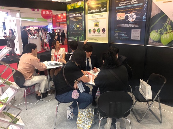 원료·연구개발 전문기업 코씨드바이오팜이 스킨디톡스 콘셉트 소재와 연구성과를 바탕으로 새로운 트렌드를 선도하고 있다. 사진은 지난 13일부터 있었던 인-코스메틱스 코리아에 참가한 부스 전경.