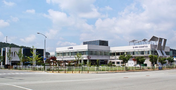 기린화장품이 미국 안전규격 개발·인증(UL)을 획득한 데 이어 최근 IGC로부터 ISO27716:2007 기준에 의한 규격인증을 완료함에 따라 본격적인 품질경영을 통한 해외시장 확대에 박차를 가한다.