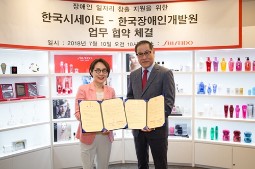 한국시세이도와 한국장애인개발원은 장애인 일자리 창출을 위한 업무협약을 체결하고 올 하반기 중 한국시세이도 본사에 중증장애인채용카페 ‘I got everything’을 오픈한다.