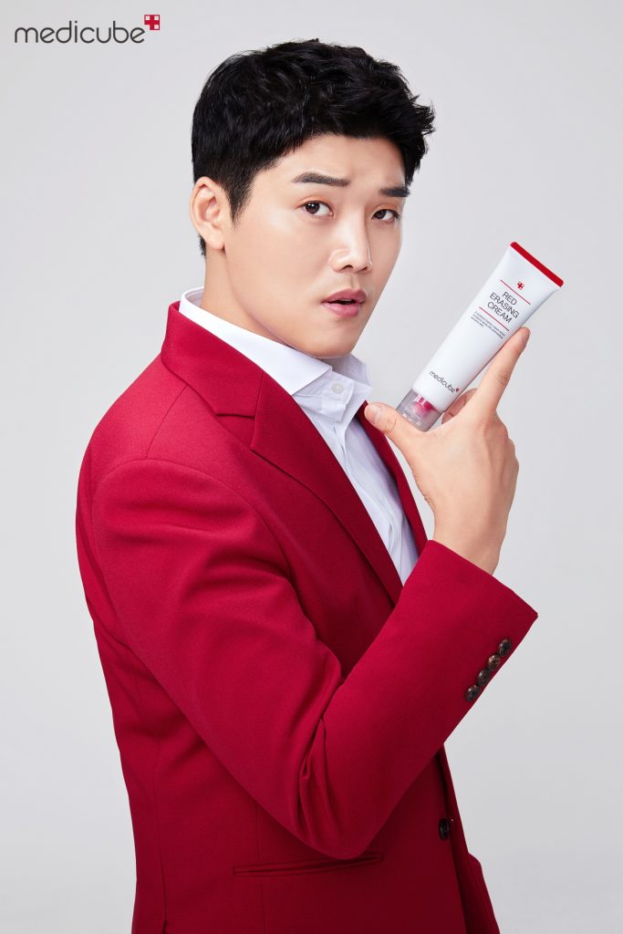 메디큐브가 배우 권혁수를 모델로 발탁하고 오는 31일 롯데홈쇼핑에서 ‘딥 이레이징 크림’ 방송을 실시한다.