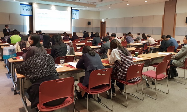 ‘자가포식’ 기술을 이용한 화장품 원료와 제주산 천연 자원을 이용한 원료·소재개발을 통해 주름 개선과 아토피성·여드름성 피부에 대한 항노화·기능성화장품의 개발이 일정 부분 성과와 진전을 보이고 있는 것으로 나타났다. 사진은 지난 12일 있었던 기능성화장품 소재·개발 동향 세미나.