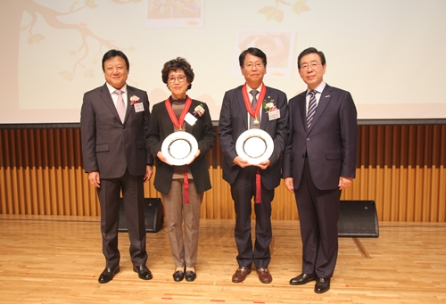 동성제약은 지난 24일 서울시청에서 개최된 2018 서울특별시 봉사상 시상식에서 대상을 수상했다.