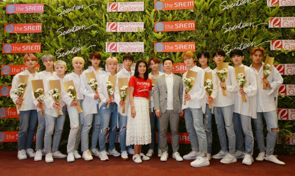 더샘이 지난 9월 30일 필리핀 마닐라 로빈스 갤러리아몰에서 전속 모델 세븐틴 팬 사인회를 열었다.