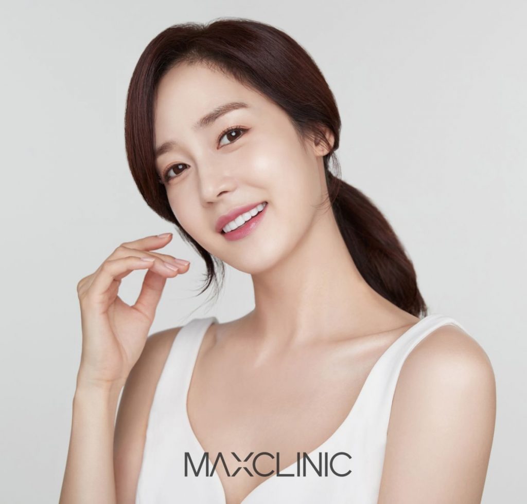 맥스클리닉이 성유리를 모델로 선정해 레드 프로폴리스 뉴트리션 오일폼 광고를 촬영했다.