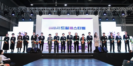 토니앤가이는 지난 11월 21일 정화예술대학교 드림페스티벌 취업박람회와 22일 취업과 진학을 앞둔 학생들을 대상으로 장안대학교에서 특강을 진행했다.
