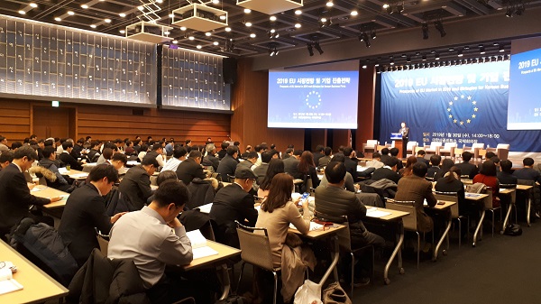 지난 30일 있었던 ‘2019 EU 시장전망과 기업 진출전략 세미나’에서 영국의 브렉시트가 임박함에 따라 EU에 대한 전략의 수정은 물론 브렉시트 이후 예상되는 변수가 가져올 파장에 대해 고려해야 할 것으로 지적됐다.