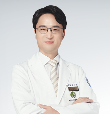 김수홍 리더스피부과 판교알파돔시티점 원장.