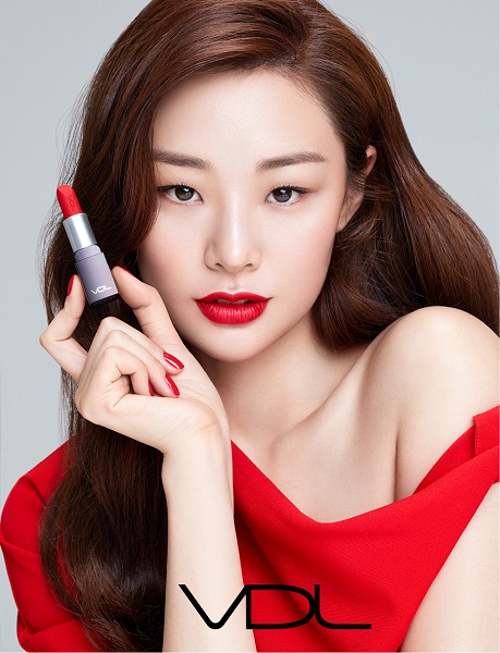 색조 전문 브랜드 VDL의 새 얼굴로 등장한 스테파니 리.