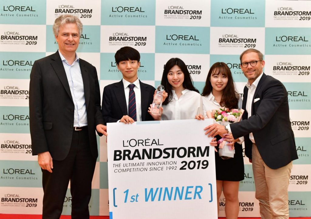 ‘2019 로레알 브랜드 스톰’ 국내 결선 최종 우승자로 선정된 포 슈어팀.